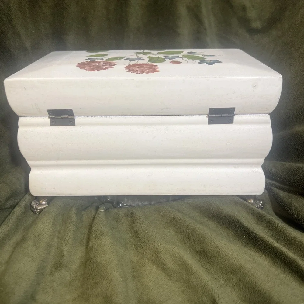 VTG Hand Painted‎ Wooden Floral Jewelry/ Trinket Box Hinged Lid (1951)